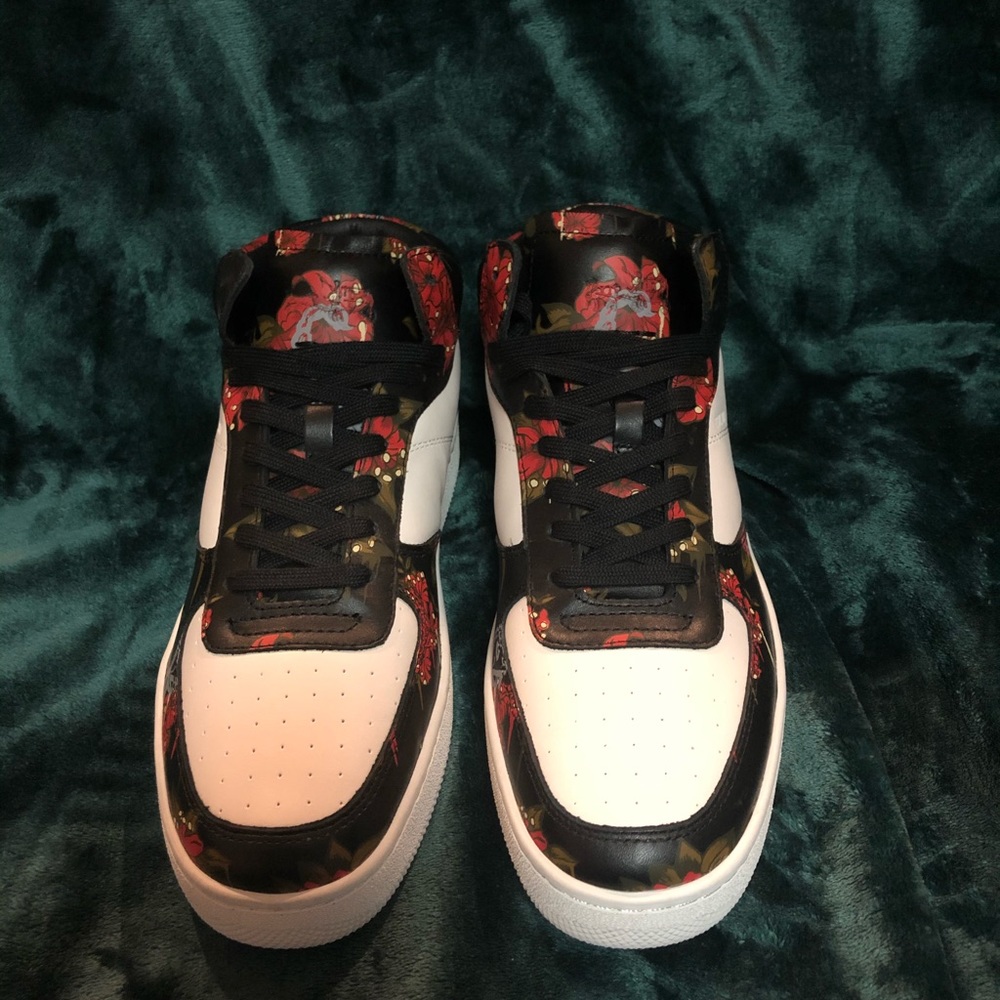 Means coach c210 floral high